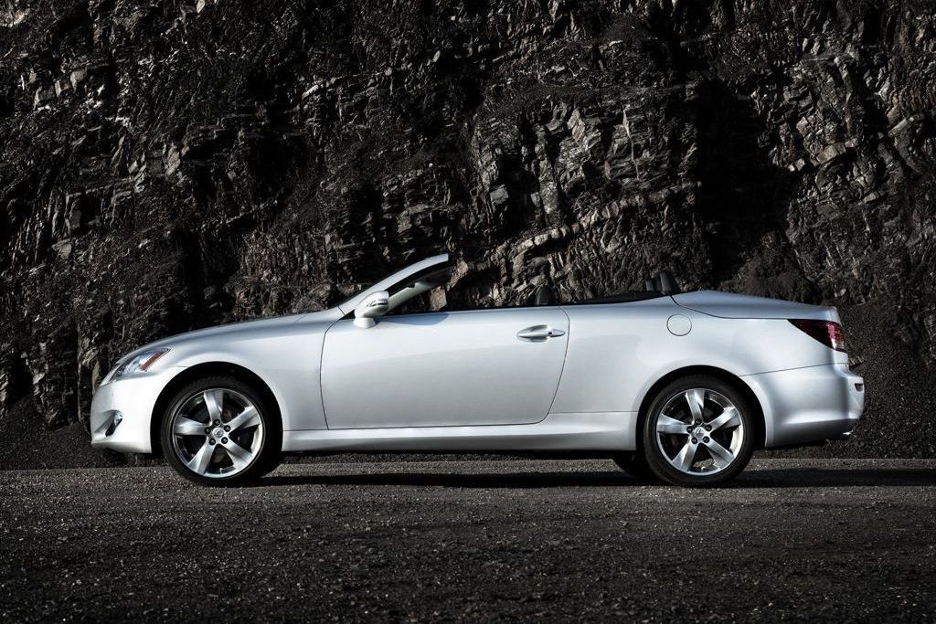 Lexus is cabrio