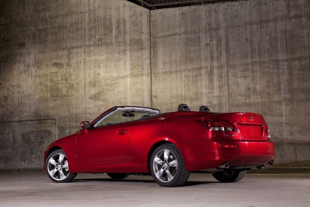 Lexus is cabrio