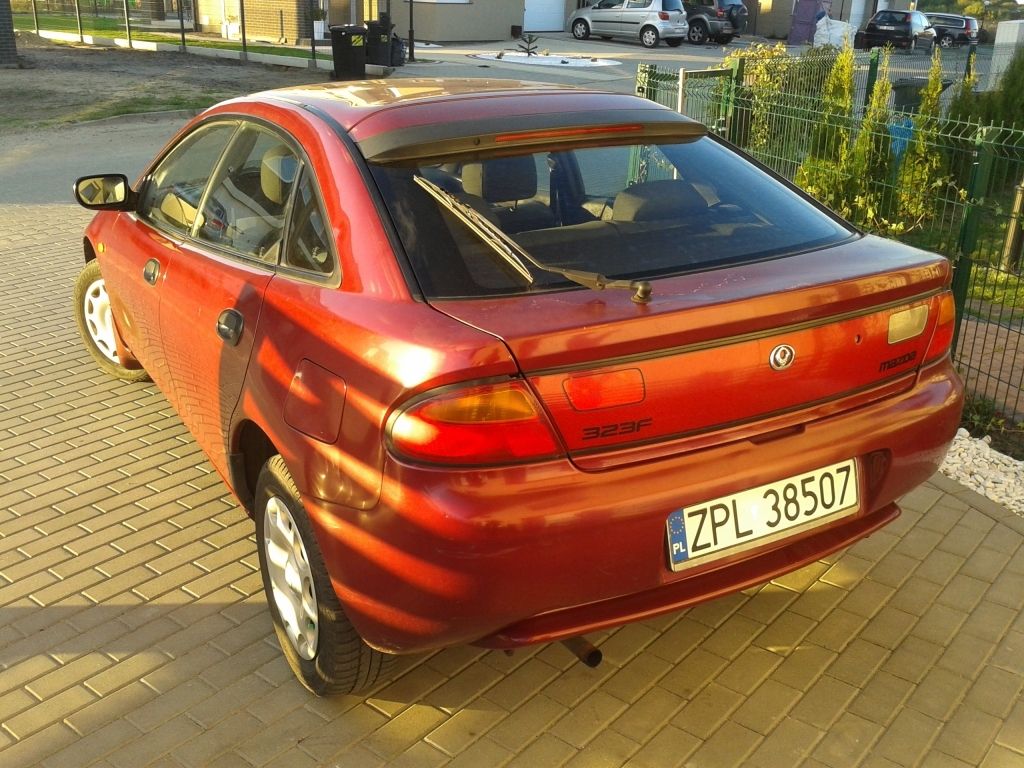 Mazda 323 v