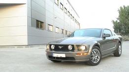 Ford Mustang V Coupe 4.6 i V8 GT 304KM - galeria redakcyjna - widok z przodu