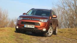 Mitsubishi Outlander III 2.2 DI-D - galeria redakcyjna - widok z przodu