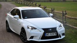 Lexus IS III Sedan 300h 223KM - galeria redakcyjna - widok z przodu