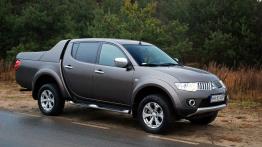 Mitsubishi L200 IV Double Cab 2.5 HP DOHC 178KM - galeria redakcyjna - prawy bok