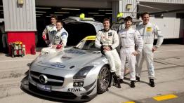 Mercedes SLS AMG GT3 w Dubaju - widok z przodu