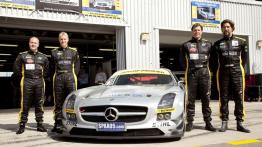 Mercedes SLS AMG GT3 w Dubaju - widok z przodu