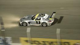 Mercedes SLS AMG GT3 w Dubaju - widok z góry