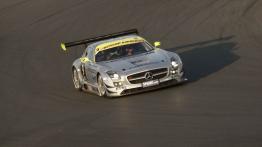 Mercedes SLS AMG GT3 w Dubaju - widok z przodu