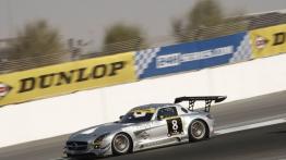 Mercedes SLS AMG GT3 w Dubaju - widok z przodu