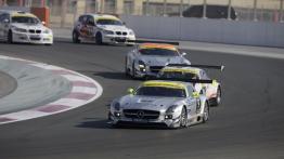 Mercedes SLS AMG GT3 w Dubaju - widok z przodu