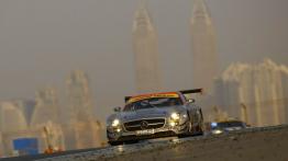 Mercedes SLS AMG GT3 w Dubaju - widok z przodu