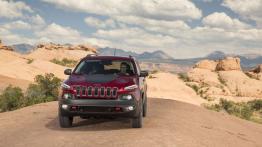 Jeep Cherokee KL (2014) Trailhawk - widok z przodu