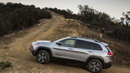 Jeep Cherokee KL (2014) Trailhawk - lewy bok