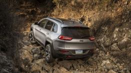 Jeep Cherokee KL (2014) Trailhawk - widok z tyłu