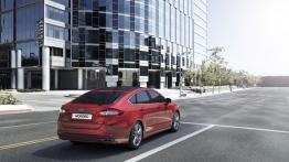 Ford Mondeo V Liftback - tył - reflektory wyłączone