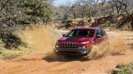 Jeep Cherokee KL (2014) Trailhawk - widok z przodu