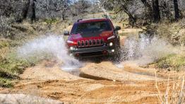 Jeep Cherokee KL (2014) Trailhawk - widok z przodu