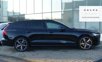 Volvo V60 II  Kombi Facelifting 2.0 B4 B 197KM 2024 Plus Motyw Dark, zdjęcie 3