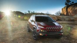 Jeep Cherokee KL (2014) Trailhawk - widok z przodu