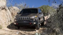 Jeep Cherokee KL (2014) Trailhawk - widok z przodu