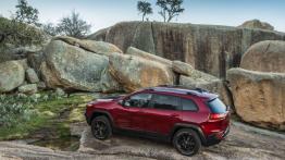 Jeep Cherokee KL (2014) Trailhawk - lewy bok