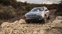 Jeep Cherokee KL (2014) Trailhawk - widok z przodu