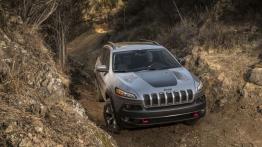 Jeep Cherokee KL (2014) Trailhawk - widok z przodu