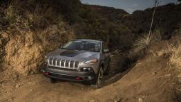 Jeep Cherokee KL (2014) Trailhawk - widok z przodu