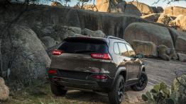 Jeep Cherokee KL (2014) Trailhawk - widok z tyłu