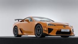 Lexus LFA Nurburgring Edition - przód - reflektory włączone