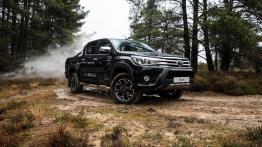 Toyota Hilux Invincible 50 Chrome Edition - widok z przodu