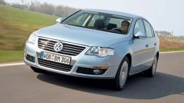 Volkswagen Passat Sedan Blue Motion - widok z przodu