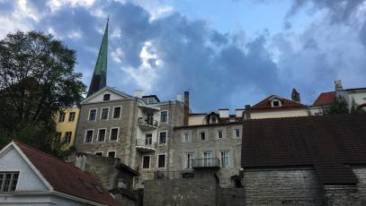 #skodacyclingadventure #tallinn #eesti #sightseeing #castle #skoda #suv #kodiaq #welocecycling #visitestonia