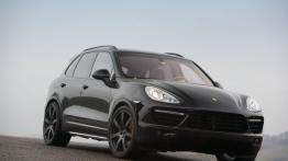 Porsche Cayenne Sportec - przód - reflektory włączone