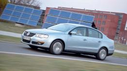 Volkswagen Passat Sedan Blue Motion - lewy bok