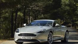 Aston Martin DB9 Facelifting Coupe - widok z przodu