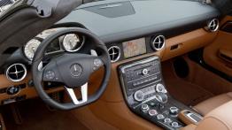 Mercedes SLS AMG z układem AMG Ride Control - pełny panel przedni