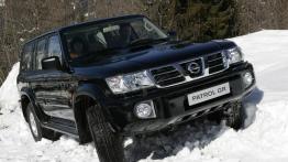 Nissan Patrol - widok z przodu