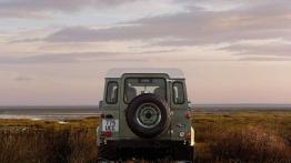 Land Rover Defender - produkcja trwa, ale...