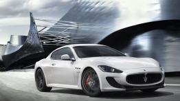 Maserati GranTurismo MC Stradale - przód - inne ujęcie