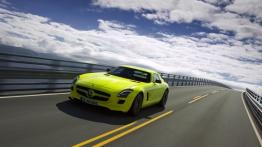 Mercedes SLS AMG E-Cell - lewy bok