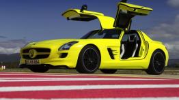 Mercedes SLS AMG E-Cell - lewy bok