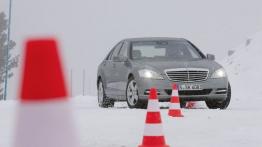 Mercedes S 350 (W221) 4MATIC - widok z przodu