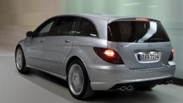 Mercedes Klasa R 63 AMG - widok z tyłu