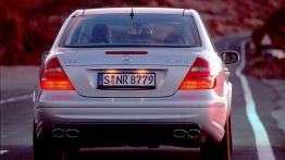 Mercedes Klasa E 55 AMG - widok z tyłu