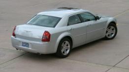 Chrysler 300C Sedan - widok z tyłu