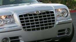 Chrysler 300C Sedan - grill