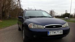 Ford Mondeo II Kombi - galeria społeczności - przód - reflektory wyłączone