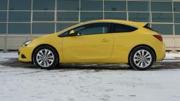 Opel Astra J GTC - galeria redakcyjna - lewy bok