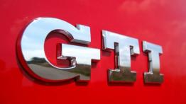 Volkswagen Golf VII GTI 5d 2.0 TSI - galeria redakcyjna - emblemat