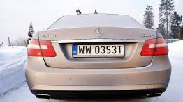 Mercedes Klasa E W212 Limuzyna 500 BlueEFFICIENCY 408KM - galeria redakcyjna - widok z tyłu